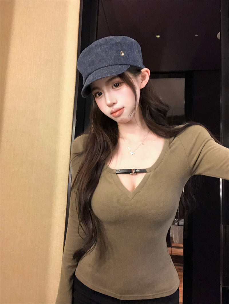 領口設計感收腰顯瘦內搭上衣