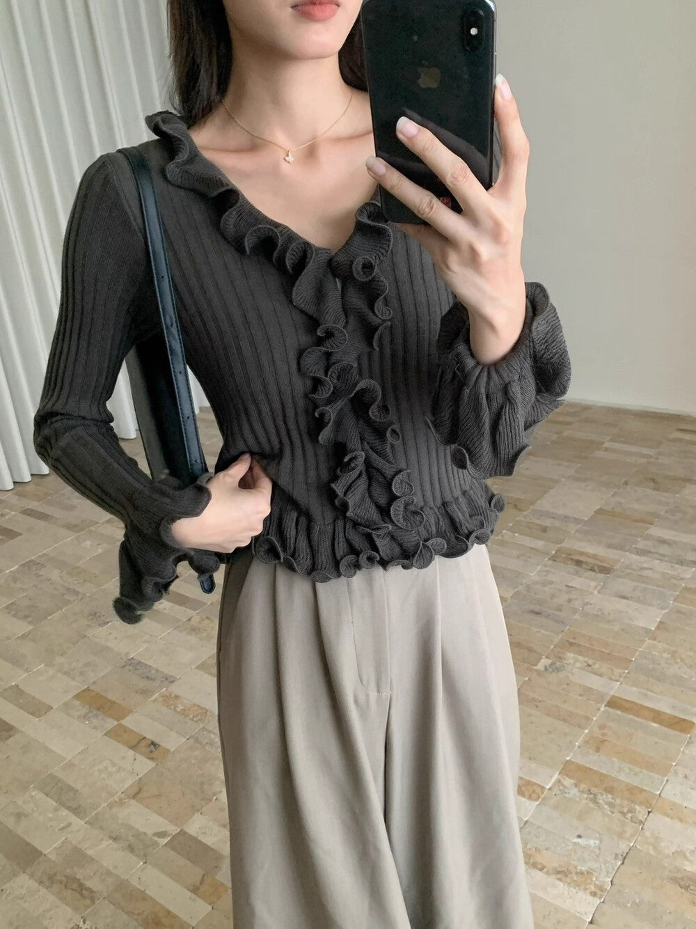 韓系甜美純欲木耳邊修身針織v領上衣