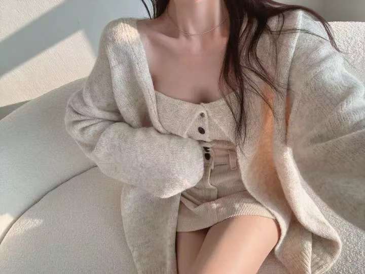 chic法式氣質不規則單排扣抹胸背心+長袖毛毛外套